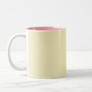 2022 Pale Moon Innenraumdesign Trendfarbe. Elegan Zweifarbige Tasse