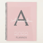 2022 Rosa-Rosa-Monogramm-Elegant Planer<br><div class="desc">2022 Blush Pink Gray Monogram Name and Initial Spiral Notebook Planner. Das macht den perfekten 16 Geburtstag, Hochzeit, Brautparty, Jubiläum, Babydusche oder Junggeselinnen-Abschied Geschenk für jemanden, der Lieben glamourösen Luxus und schicke Stile.</div>