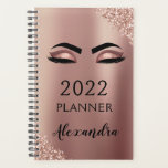 2022 Rose Gold Pink Monogram Glitzer Eyelashes Planer<br><div class="desc">2022 Rose Gold - Blush Pink Eyelashes Sparkle Glitzer Monogram Name and Initial Spiral Notebook. Das macht den perfekten 16 Geburtstag,  Hochzeit,  Brautparty,  Jubiläum,  Babydusche oder Junggeselinnen-Abschied Geschenk für jemanden,  der Lieben glamourösen Luxus und schicke Stile.</div>
