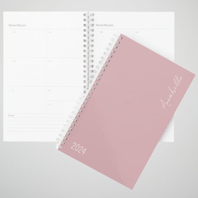 2024 Dusky Pink Week & Month Personalisiert Planer (2024 Weekly and Monthly planner. Spiral bound with dusky pink cover. Personalize with name.)