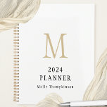 2024 Einfache Monogramm, Anfangsname Weißer Planer<br><div class="desc">2024 Einfache Monogramm Anfangsname Weiß. Behalt dich mit diesem minimalistischen Design auf dem richtigen Weg für das kommende Jahr mit deinem ersten Gold auf weißem Hintergrund. Personalisieren Sie das Jahr und Ihren Namen. Ein koordinierendes Gold ist auf der Rückseite.</div>