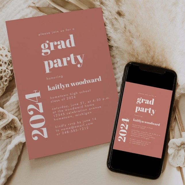 2024 Fett Typografie Terracotta Graduation Party Einladung (Von Creator hochgeladen)