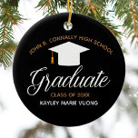 2025 Abschluss Chic Black Gold Custom High School Keramik Ornament<br><div class="desc">Dieses elegante Schwarz-Gold-Sondergeschenk für den hohen Abschluss mit Weihnachtsschmuck bietet eine elegante weiße Typografie unter einem High School- oder Uni-Namen für die Klasse von 2025. Passen Sie mit Ihrem geschlossen Jahr unter der schönen Kalligrafie für ein großes personalisiertes Graduiertengeschenk an.</div>