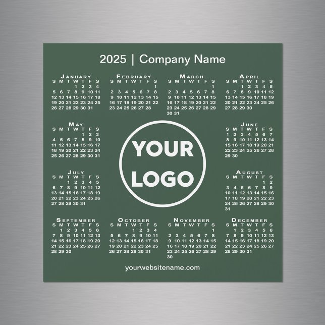 2025 Calendar Company Logo auf Forest Green Magnet (2025 Calendar Company Logo on Forest Green Magnet in situ)