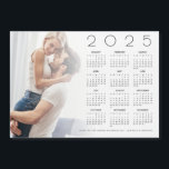 2025 Calendar-Foto-Overlay Neu-Gastgeschenk Hochze Magnetkarte<br><div class="desc">2025 Calendar Foto Overlay Newlywed Gastgeschenk Hochzeit Card. Eine Idee für eine Gastgeschenk Hochzeit für Weihnachten Hochzeitskaffees, mit diesem 2025 Kalendergeschenk für Ihre Gäste personalisiert mit Ihrem Lieblings-Foto! Tauschen Sie einfach Ihr Foto mit dem Beispielbild aus und personalisieren Sie Ihre Dankeschön-Nachricht ganz unten. Ihr Foto befindet sich hinter einer abgestuften...</div>