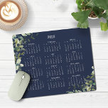 2025 Der Blaue Eukalyptus-Kalender der modernen Ma Mousepad<br><div class="desc">2025 Modernes elegantes Navy Blue und Eukalyptus Greenery Calendar Mouse Pad mit einem einfachen,  minimalistischen Kalender für das ganze Jahr. 🌟 dies gilt nur für 2025. Bitte kontaktieren Sie uns unter cedarandstring@gmail.com ,  wenn Sie Hilfe beim Design oder den passenden Produkten benötigen.</div>