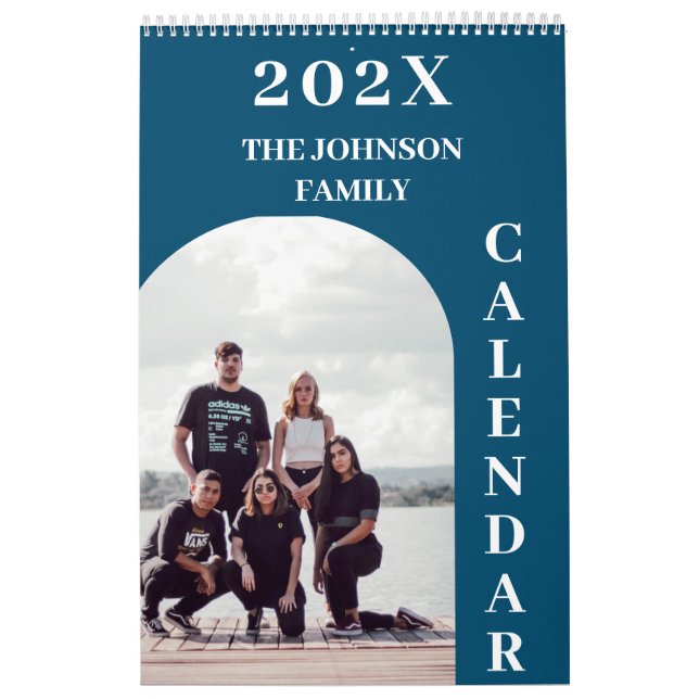 2025 Einfache, moderne 14-Fotos-Familie Kalender (Titelbild)