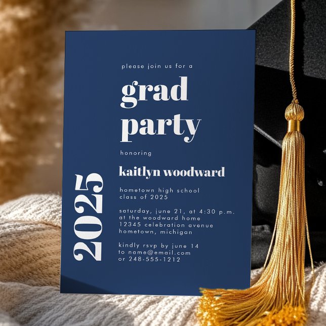 2025 Fett Typografie Navy Blue Graduation Party Einladung (Von Creator hochgeladen)