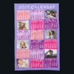 2025 Monatlicher Kalender Niedliche Mod FotoCollag Geschirrtuch<br><div class="desc">Dieses personalisierte Küchentuch aus dem Jahr 2025 im Monat hat einen zeitgemäßen geometrischen Look mit asymmetrischen Farbblöcken und ausgeschnittener Papiertypografie. Die Farbtöne sind in Rosa und lila gehalten. Verwenden Sie die einfachen Vorlagen, um sechs Ihrer Lieblings-Fotos hinzuzufügen (die horizontale Arbeit ist am besten, aber alle Formen passen sich automatisch an...</div>