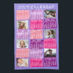 2025 Monatlicher Kalender Niedliche Mod FotoCollag Geschirrtuch<br><div class="desc">Dieses personalisierte Küchentuch aus dem Jahr 2025 im Monat hat einen zeitgemäßen geometrischen Look mit asymmetrischen Farbblöcken und ausgeschnittener Papiertypografie. Die Farbtöne sind in Rosa und lila gehalten. Verwenden Sie die einfachen Vorlagen, um sechs Ihrer Lieblings-Fotos hinzuzufügen (die horizontale Arbeit ist am besten, aber alle Formen passen sich automatisch an...</div>