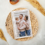 2025 Personalisierter Foto-Speicher Planer<br><div class="desc">Moderner und minimaler Planer 2025: Vintage handgeschriebene Typografie macht einen unvergesslichen Planer,  der mit Ihren bevorzugten Fotos personalisiert werden kann. Passen Sie mit einem personalisierbaren Foto auf der Vorder- und Rückseite an. Design von Moodthology Papery.</div>