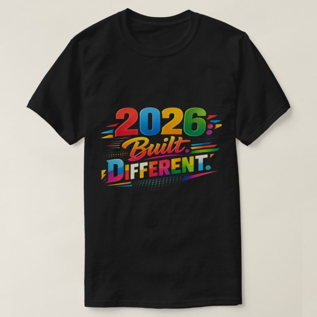 2026: Built Different | Ultimate Edition T-Shirt (Design vorne)