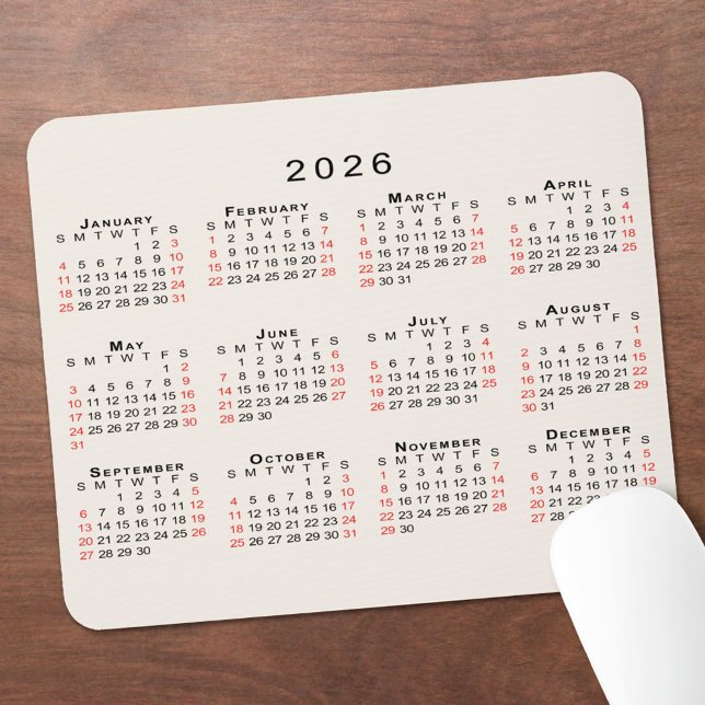2026 Kalender Einfach Beige Schwarz Rot Mousepad (2026 Calendar Simple Beige Black Red Mouse Pad, in situ)