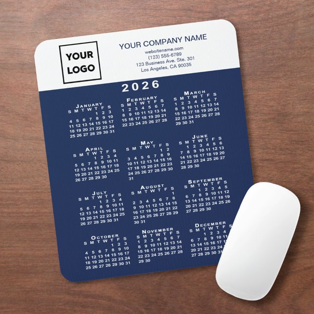 2026 Kalender Geschäft Logo Text Marineblau Weiß Mousepad (2026 Calendar Business Logo Text Navy Blue White Mouse Pad, in situ)