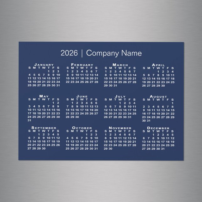2026 Kalender mit Firmenname Navy Blue Magnet (2026 Calendar with Company Name Navy Blue Magnet in situ)