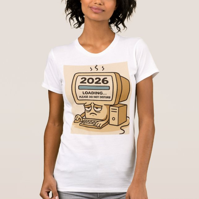 “2026 Loading… System Too Tired” T-Shirt (Vorderseite)