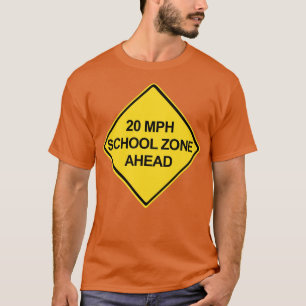20 MPH Schulzone vor dem Warnzeichen T-Shirt