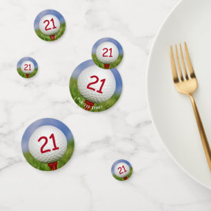 21. Geburtstagsgolfball auf rotem Tee Konfetti