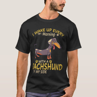 22 Ich wache jeden Morgen mit einem Dachshund nebe T-Shirt