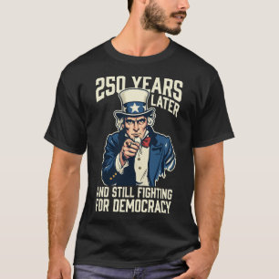 250 Jahre später und immer noch für die Demokratie T-Shirt