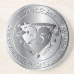 25. Hochzeitstag Silberherz Getränkeuntersetzer<br><div class="desc">Sie suchen dieses romantische Design für ihren 25. Geburtstag? Mit einer Touch von Retro 50er und silbernen Highlights? Dann ist vielleicht mein originales Herzemblem,  das den Tag auf den Untersetzer markiert,  das Geschenk,  das Sie suchen!</div>