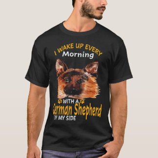 25 Ich wache jeden Morgen mit einem Deutschen Schä T-Shirt