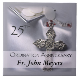 25. Ordination Jubiläum Cross Host Fliese