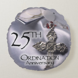 25. Ordination Jubiläum Cross Host Rundes Kissen
