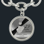 25. Silbernes Hochzeitstag-Andenken Charm Armband<br><div class="desc">Personifizieren Sie Charme. 25. Versilbern Sie Hochzeitstag-Andenken. ⭐ dieses Produkt ist kundengerechtes 100%. Grafiken und/oder Text können addiert werden, gelöscht worden, bewegt, die Größe neu bestimmt, herum geändert, gedreht, ETC… 99% meiner Entwürfe in meinem Speicher werden getan in den Schichten. Dieses macht es einfach, damit Sie die Grafiken und den...</div>