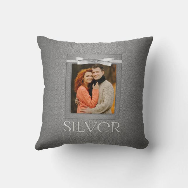 25. Silver Damask Hochzeitliches Foto Kissen (Rückseite)
