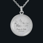 25. Silver Wedding Jubiläum Sterling Silberkette<br><div class="desc">Sterling Silver Halskette hat eine 25-jährige Typografie-Art Text-Kunst,  die Namen und das Geburtstag anpassen kann.</div>