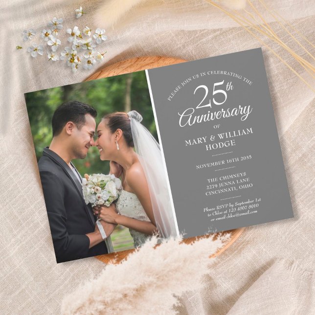 25th Anniversary Wedding Photo Silver Confetti Einladung (Von Creator hochgeladen)
