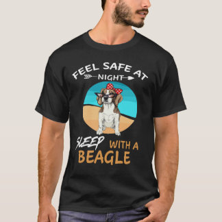 26 fühlen sich bei Nachtruhe mit Beagle sicher T-Shirt