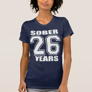 26 JAHRE ernüchtern Weiß auf Dunkelheit T-Shirt