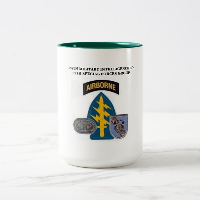 297TH HEERESNACHRICHTENDIENST-FIRMENTasse Zweifarbige Tasse (Mittel)