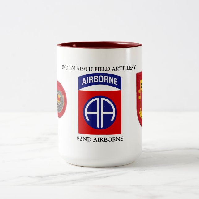 2. BATAILLON-319. FELD-ARTILLERIE-TASSE ZWEIFARBIGE TASSE (Mittel)