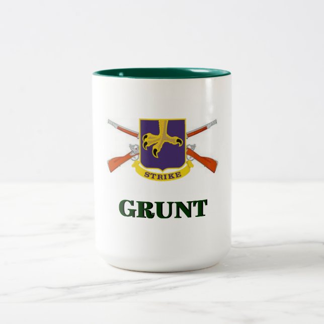 2 Couleurs 502nd L'infanterie GROGNENT la tasse (Centre)