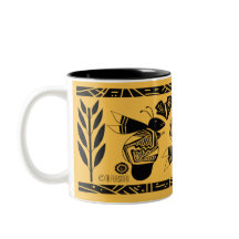 Les abeilles et les fleurs anciennes sur la tasse 