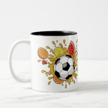 Tasse à café éclaboussée de fruits drôles de footb