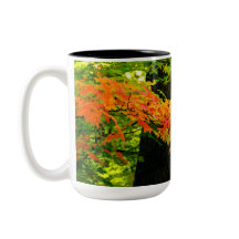 Tasse de feuille d'automne