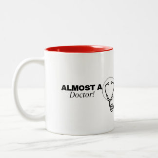 2 Couleurs Tasse "Presque médecin"