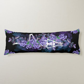 2 Designs: Lilac-Feld mit Skelett Seitenschläferkissen