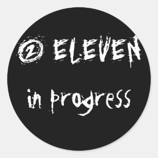 2 ELEVEN in Arbeit Runder Aufkleber