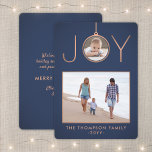 2 Foto Joy Ornament Elegante Moderne Marine & Copp Feiertagskarte<br><div class="desc">Feiern Sie die schlichten Urlaubsfreuden und teilen Sie zwei Ihrer Lieblings-Fotos mit einer eleganten marineblauen und Imitat Kupfer Weihnachtskarte. Der Text auf dieser Vorlage lässt sich leicht anpassen, sodass er jeden beliebigen Wortlaut enthält, z. B. Frohe Weihnachten, glückliche Feiertage, Frohe Festtage, Feiern zum Neujahr usw. (IMAGE PLACEMENT TIP: Eine Möglichkeit,...</div>
