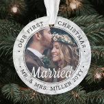 2 Foto Newlyweds 1. Weihnachten Verheiratete Imita Ornament<br><div class="desc">Feiern Sie als Herr einen freudigen 1. Urlaub. & Mrs. mit einem maßgeschneiderten 2 Foto "Unser erstes Weihnachten Verheiratet" runden Imitaten Marmor Acrylschmuck. Alle Texte und Bilder auf dieser Vorlage sind einfach zu personalisieren und können auf Vorder- und Rückseite unterschiedlich oder gleich sein. Als Idee kann die Skripttypografie "Gemeinsam" oder...</div>