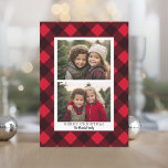 2 Foto Red Black Buffalo kariert - Frohe Weihnacht Feiertagskarte<br><div class="desc">Verwenden Sie 2 horizontale Bilder und machen Sie einen einzigartigen und trendigen Holiday Gruß mit einem trendigen Schachbrett in Rot und Schwarz-Bauernstil karierte Muster auf der Rückseite. Wenn Sie etwas bewegen möchten,  klicken Sie auf die Schaltfläche Anpassen,  um Änderungen vorzunehmen.</div>