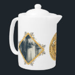 2 Fotos 50. Hochzeitspilz<br><div class="desc">Suchen Sie nach dieser einzigartigen, originellen Grafik, 50. Hochzeitstag entworfen Porzellan Teekanne für sie? Dann könnte es sein, ein goldenes Herz-Medaillon-Bild auf diesem beeindruckend bedruckten Teekessel! Sie werden das ganze Jahr über begeistert sein:)</div>