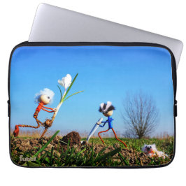 2 Fubby's die een bol krokus planten. Laptopschutzhülle