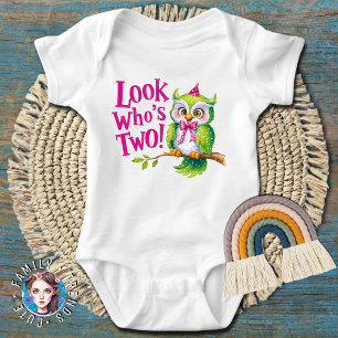 2. Geburtstag schauen zwei Baby Strampler