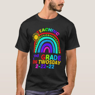 2. Klasse am 2./22/22 Februar T-Shirt